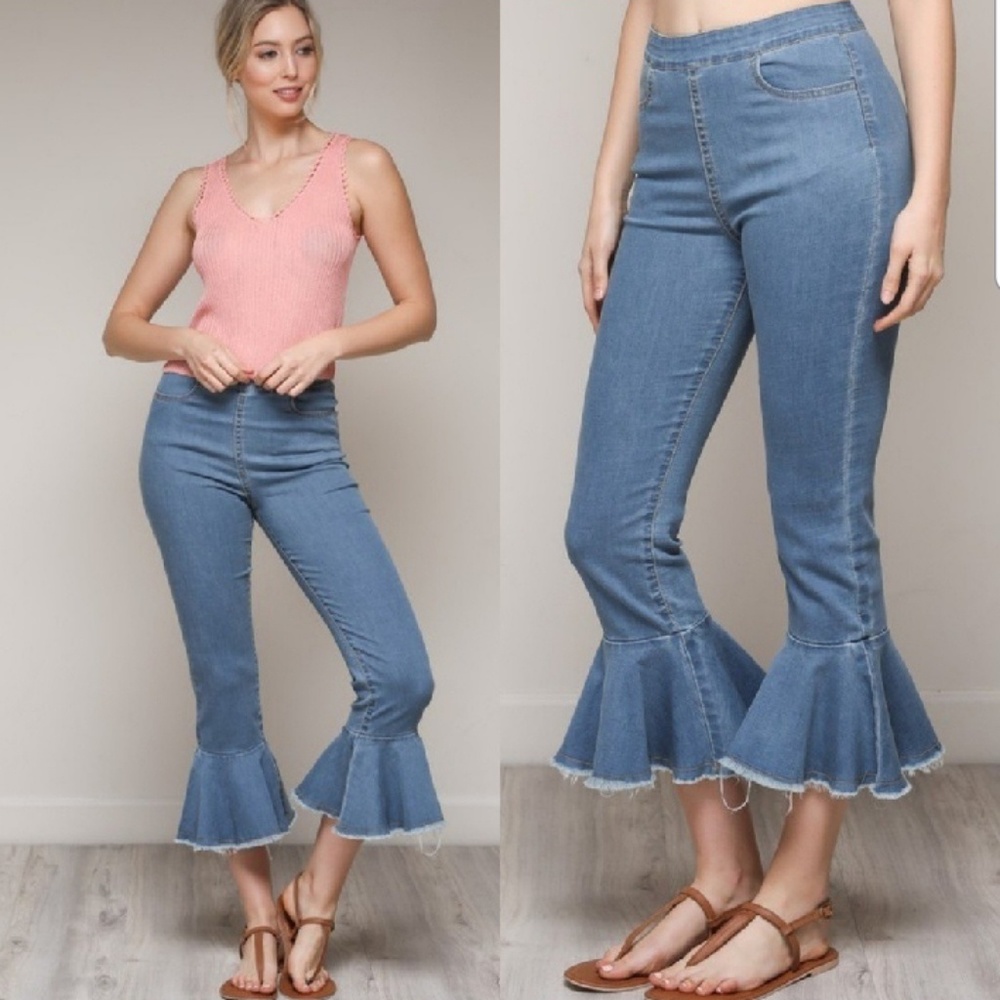 5/$30 Flared Jeans 🖤